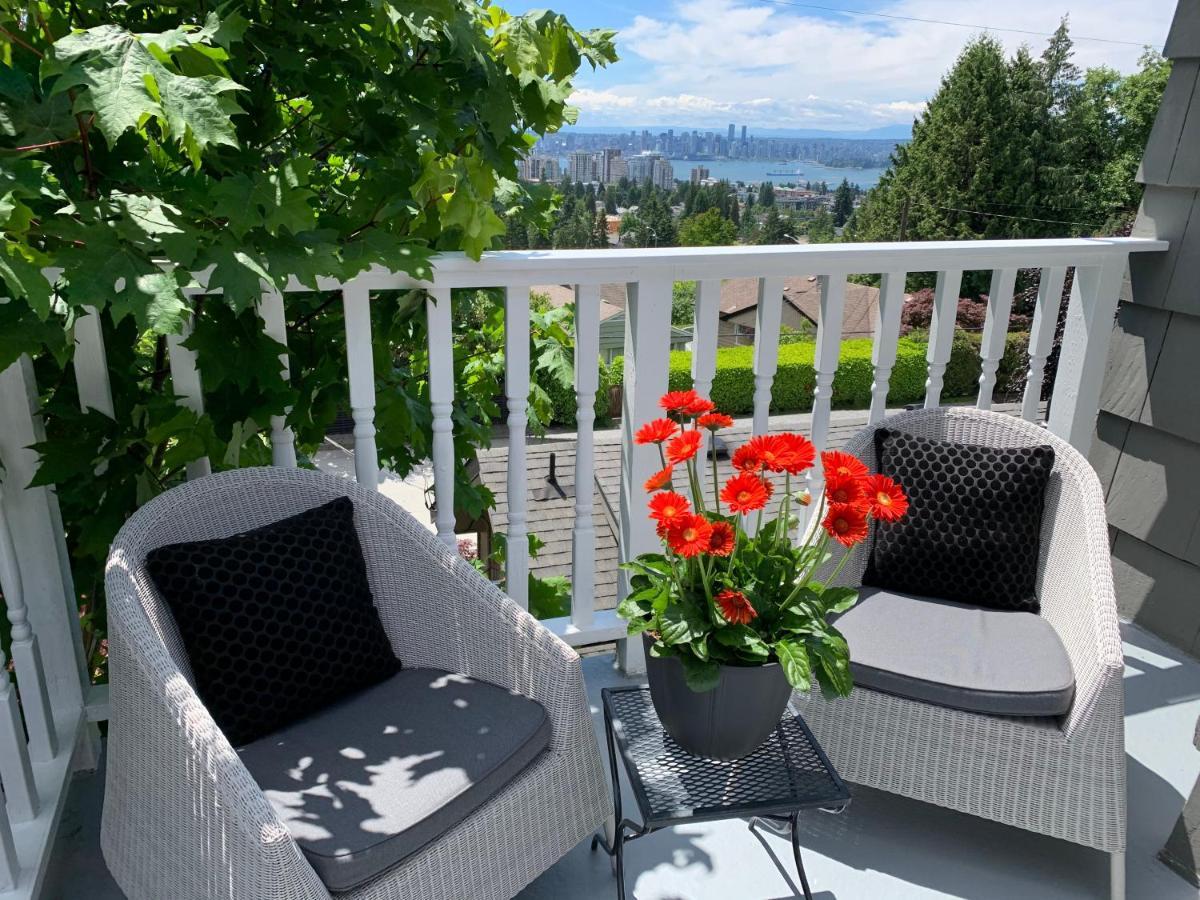 Crystal'S View Bed & Breakfast North Vancouver Exterior photo