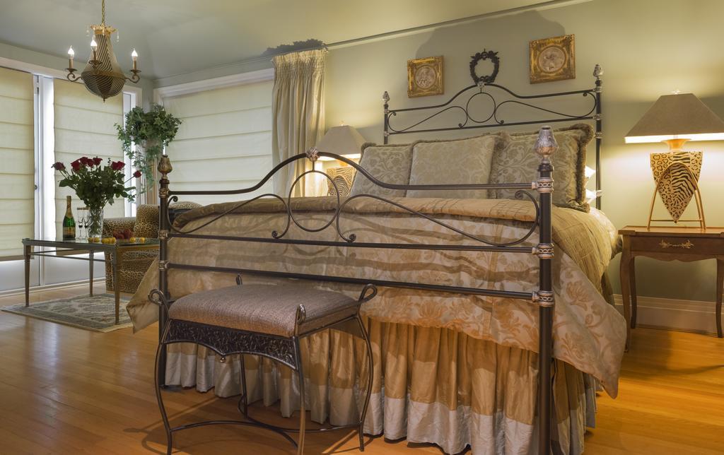 Crystal'S View Bed & Breakfast North Vancouver Room photo