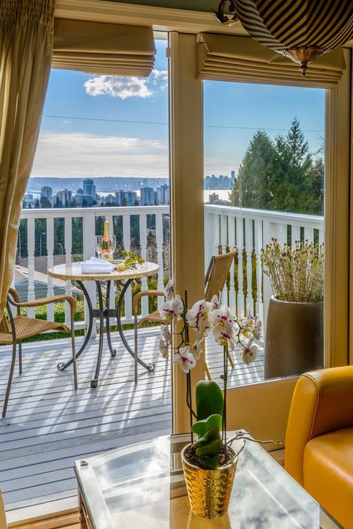 Crystal'S View Bed & Breakfast North Vancouver Exterior photo
