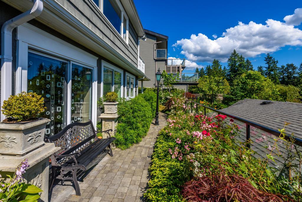Crystal'S View Bed & Breakfast North Vancouver Exterior photo